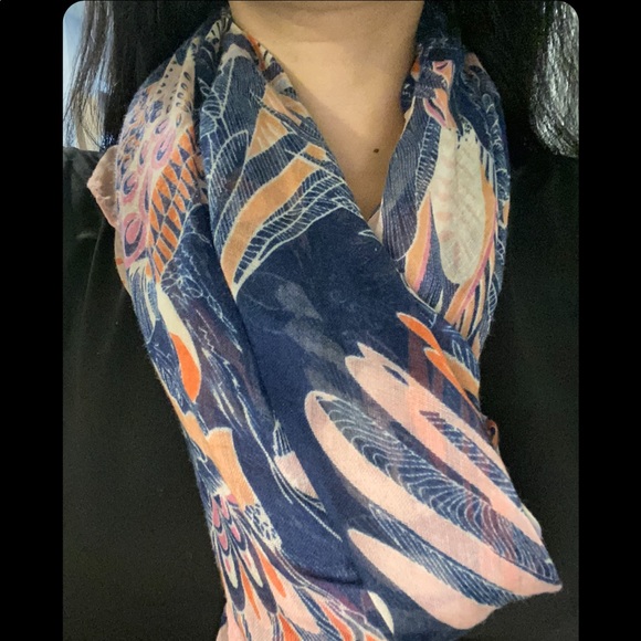 Scarf with pattern - Picture 3 of 8